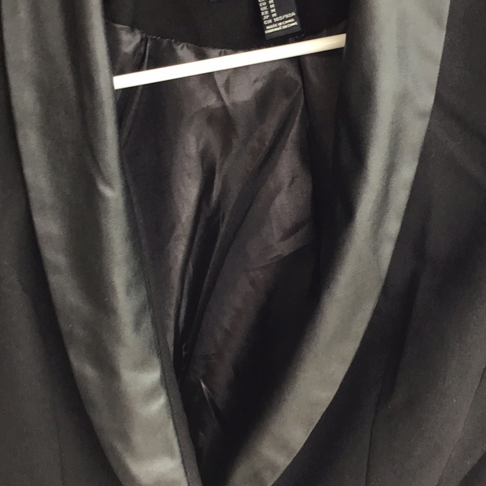 Blazer - Picture 4 of 8